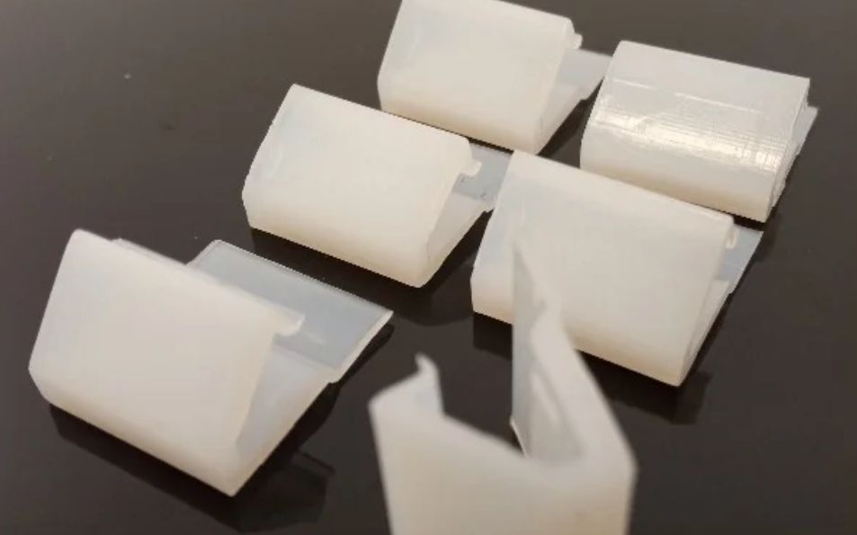 Cuñas de plástico para mosquiteras correderas