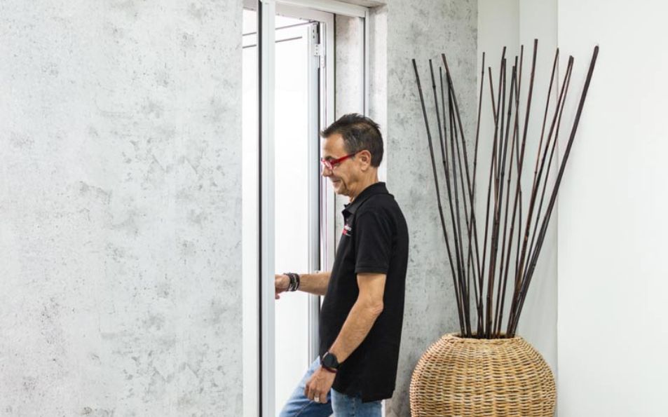 Mosquitera TITANIUM con Diseño Moderno y Funcionamiento Suave